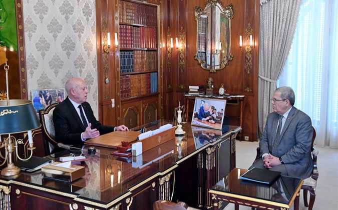 قيس سعيد يلتقي وزير الشؤون الخارجية عثمان الجرندي 